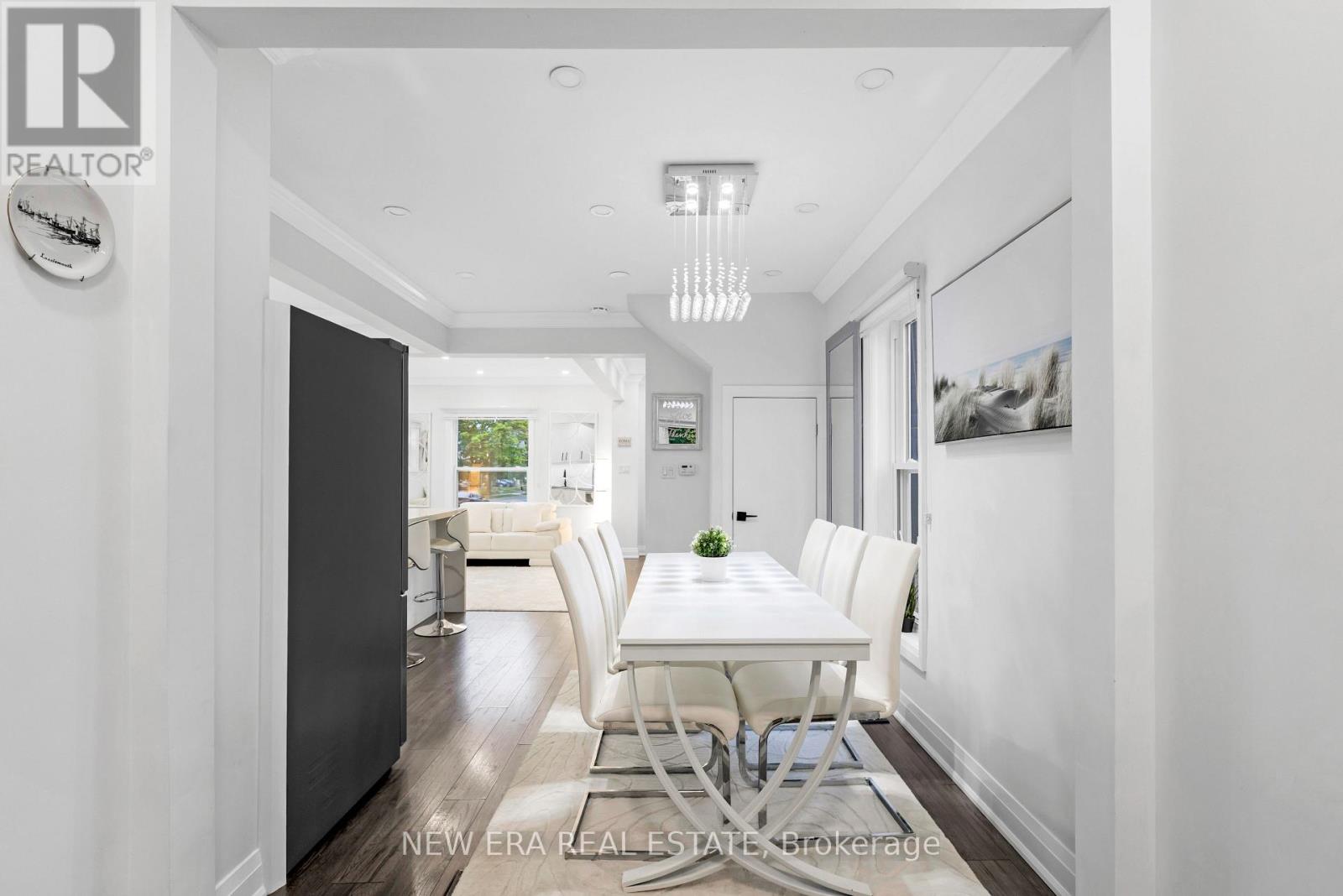 11 ALBERT STREET N - 14