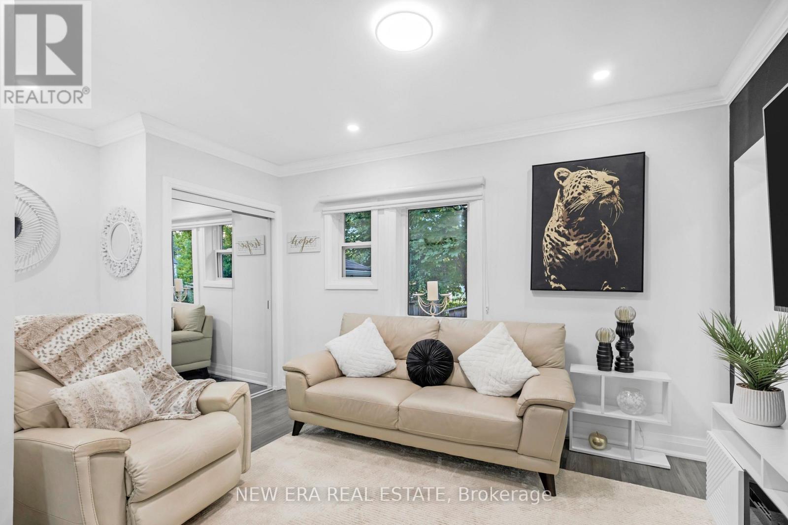 11 ALBERT STREET N - 15
