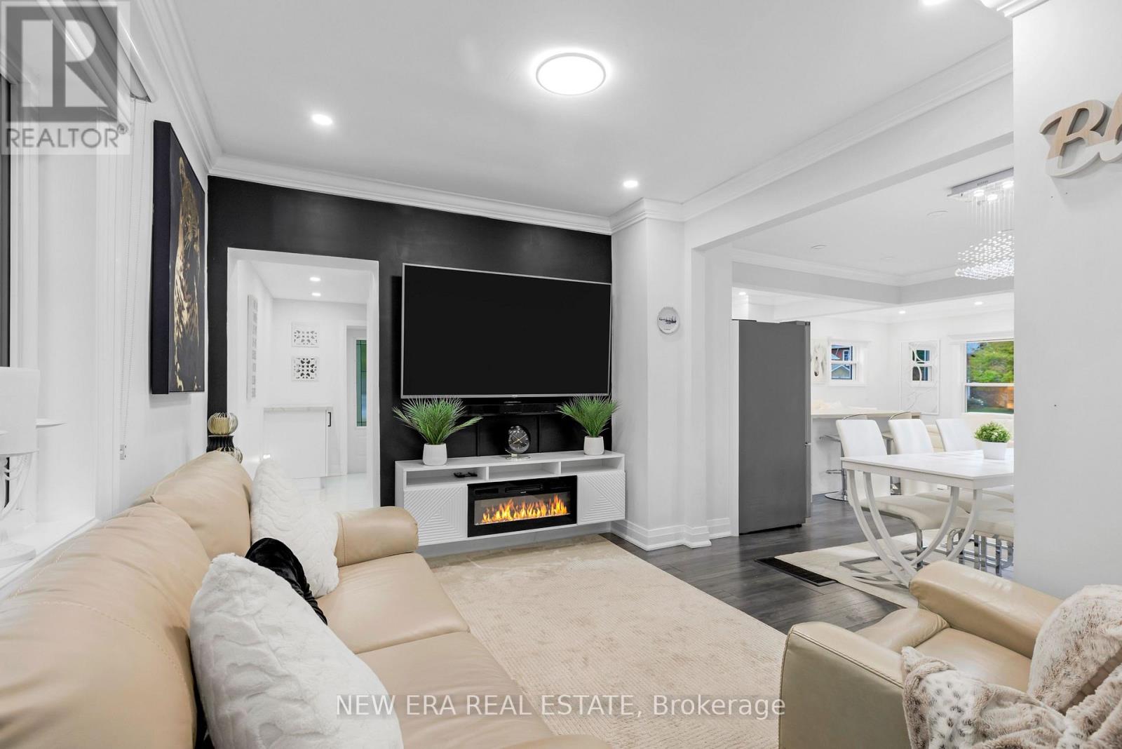 11 ALBERT STREET N - 16