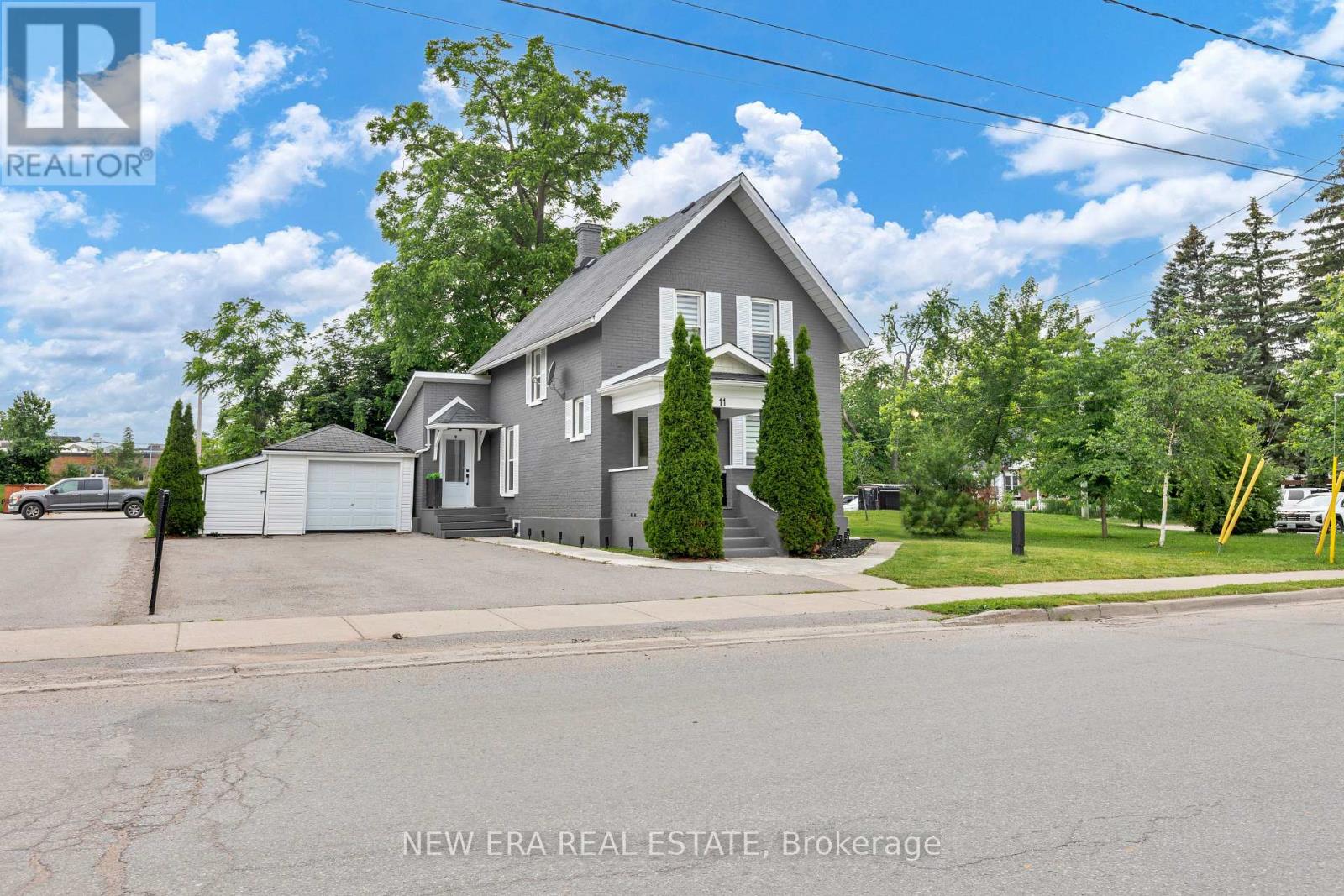 11 ALBERT STREET N - 2