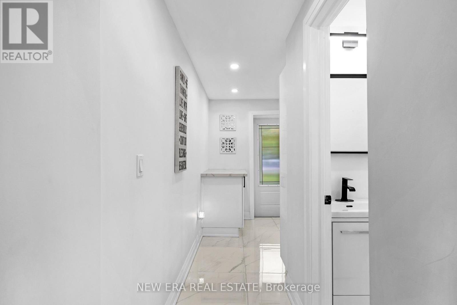 11 ALBERT STREET N - 20