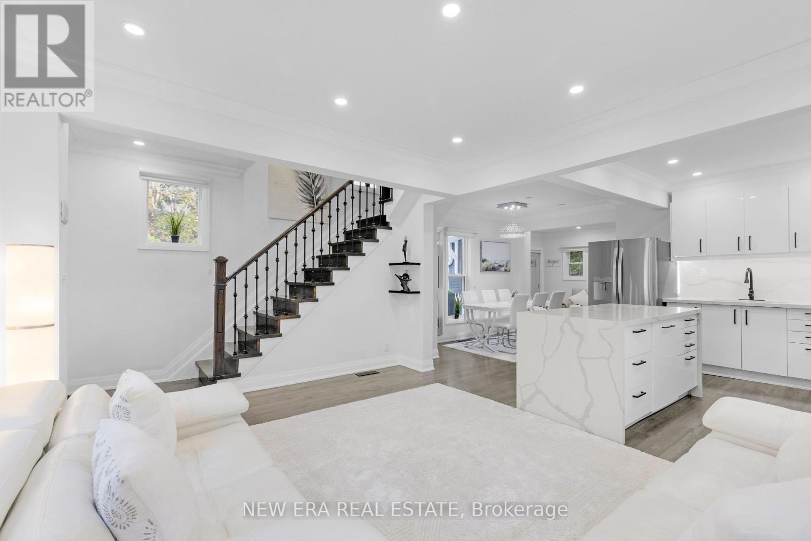 11 ALBERT STREET N - 21