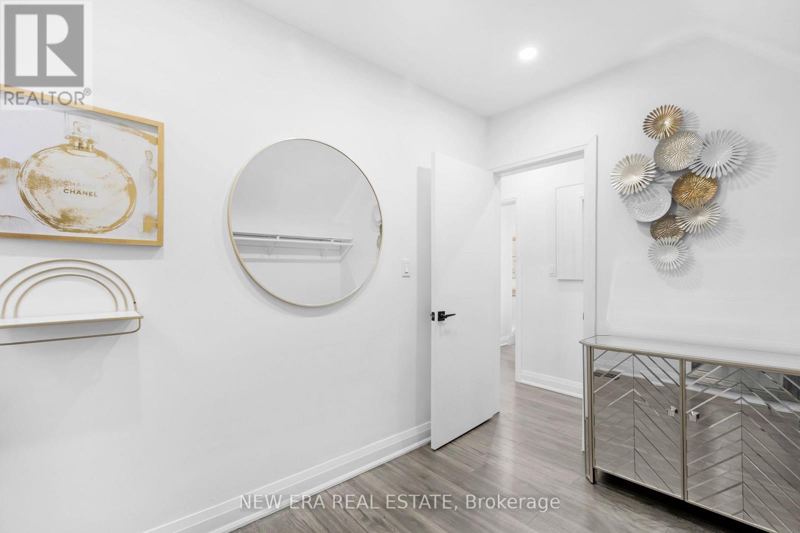 11 ALBERT STREET N - 23