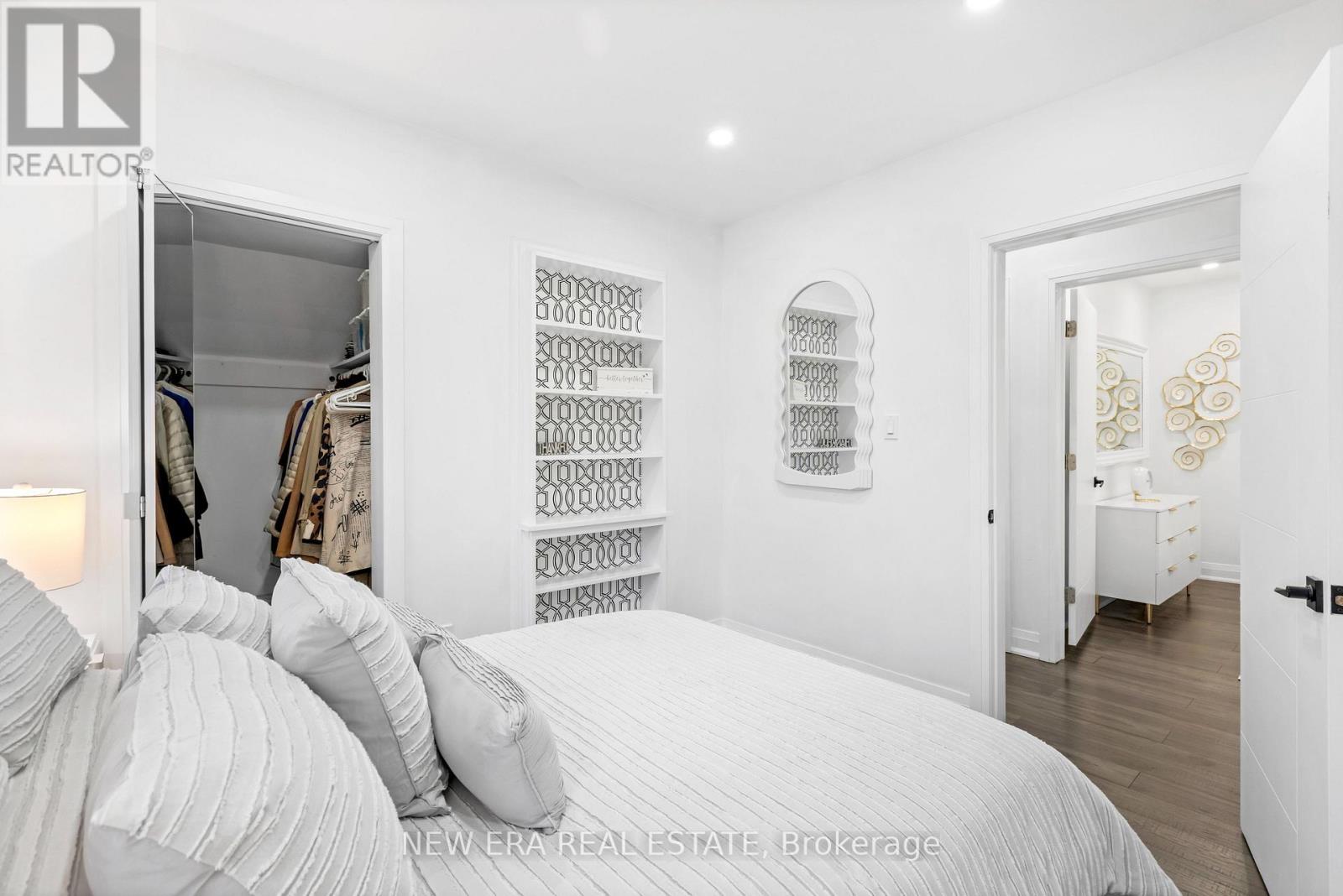 11 ALBERT STREET N - 27