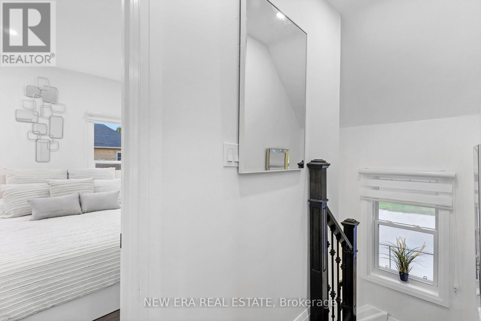 11 ALBERT STREET N - 31