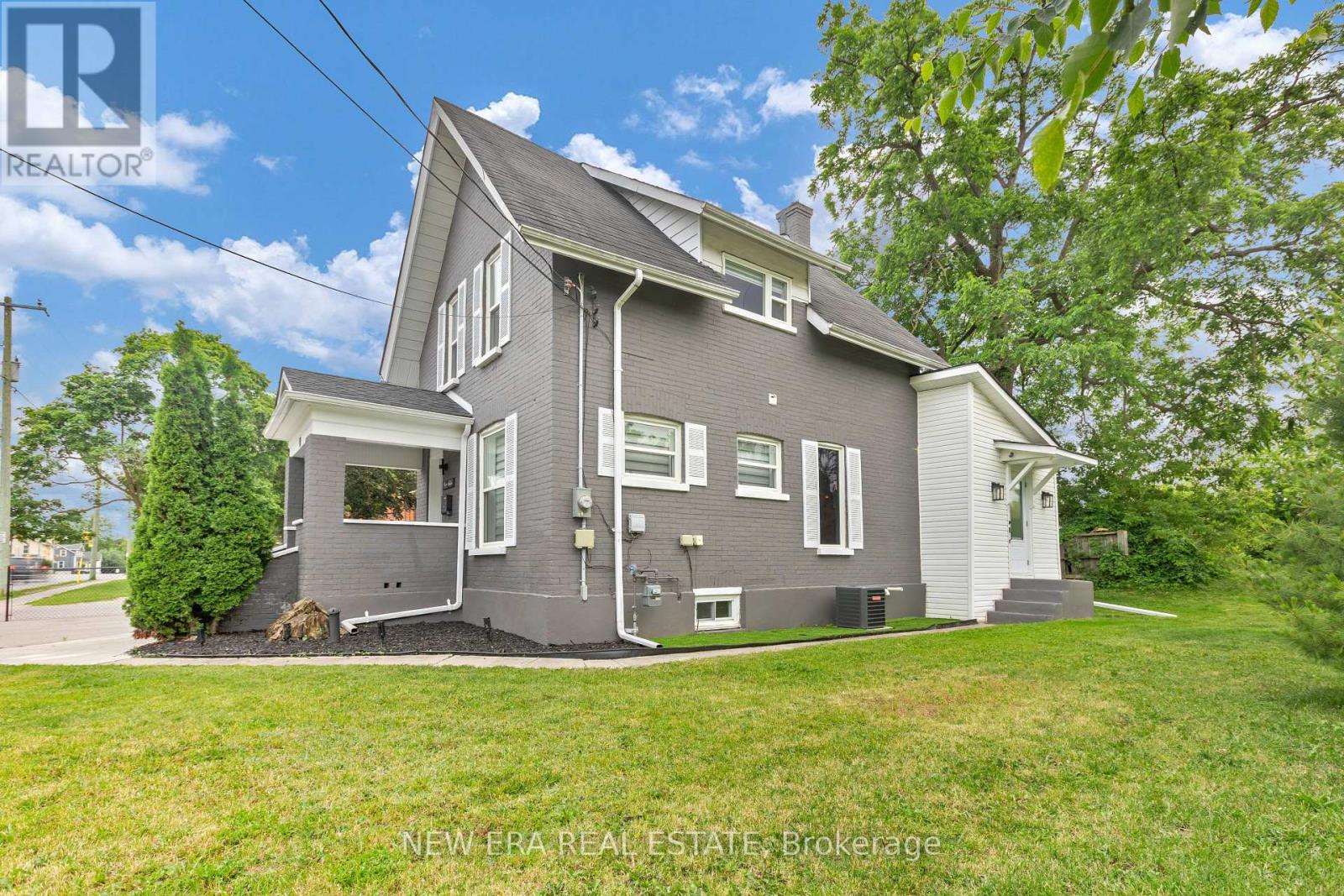 11 ALBERT STREET N - 4