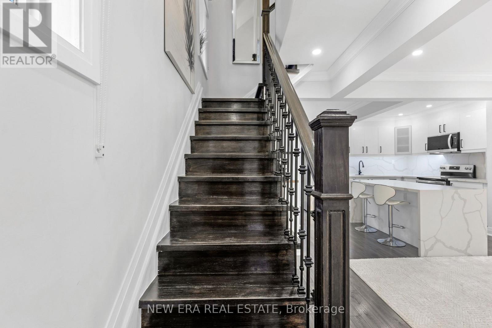 11 ALBERT STREET N - 6