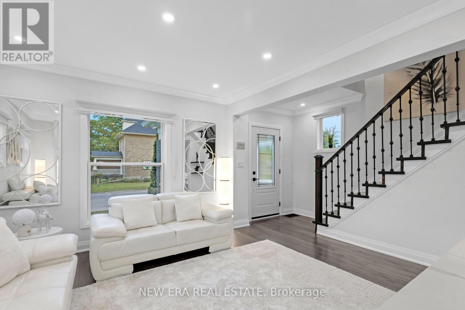 11 ALBERT STREET N - 8