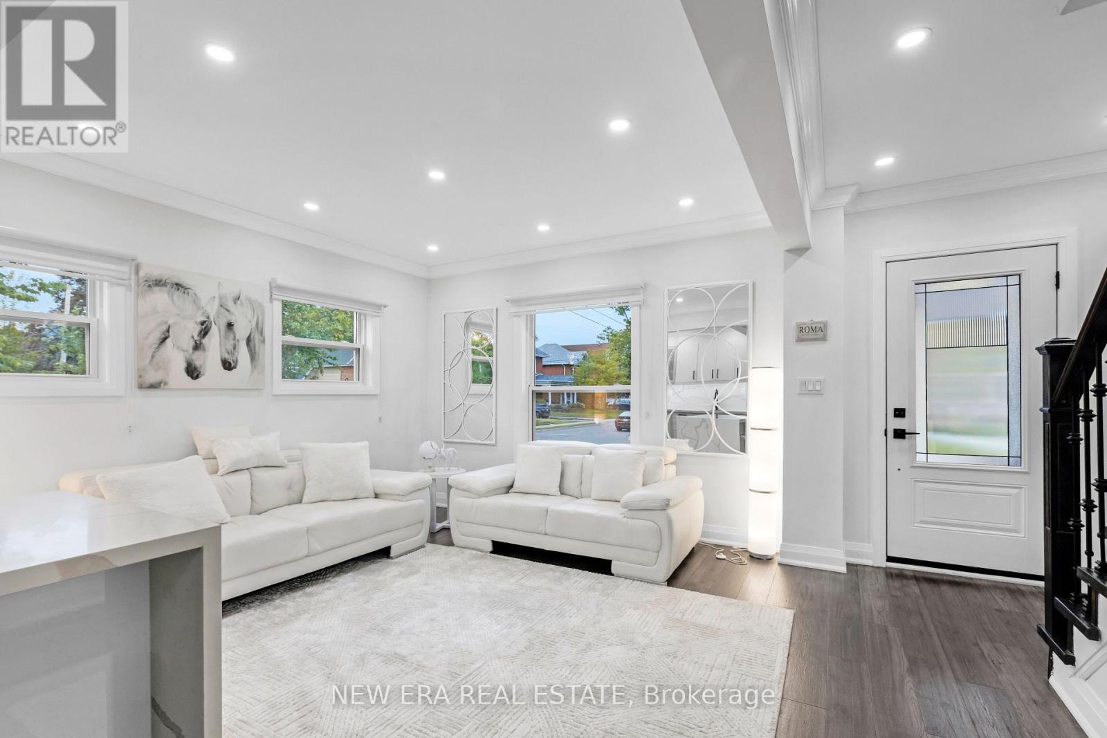 11 ALBERT STREET N - 9