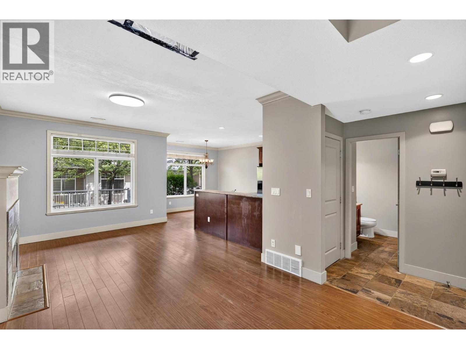 #22 2046 Robson Place - 10