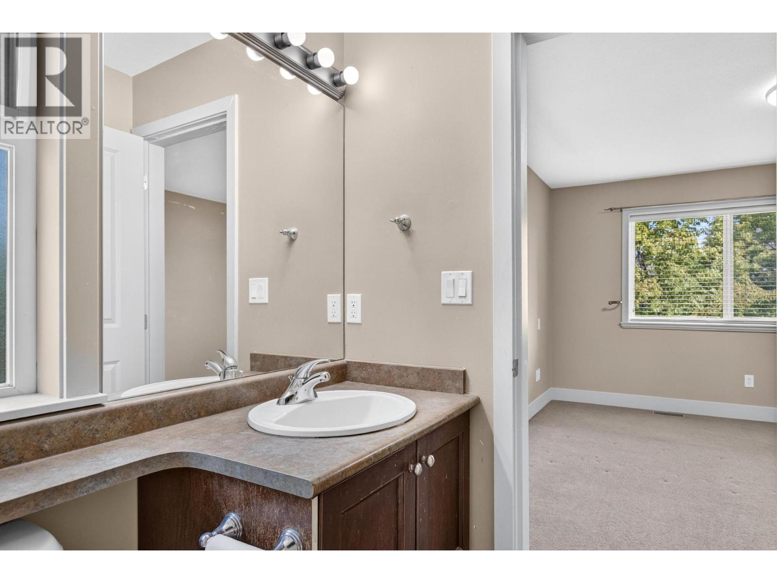 #22 2046 Robson Place - 22