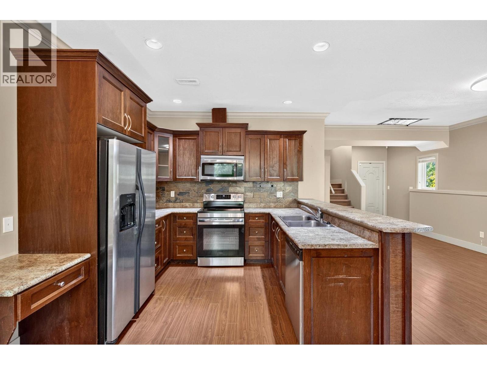 #22 2046 Robson Place - 3