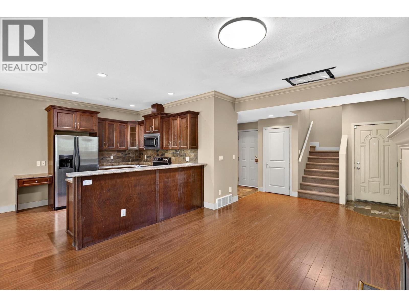 #22 2046 Robson Place - 4