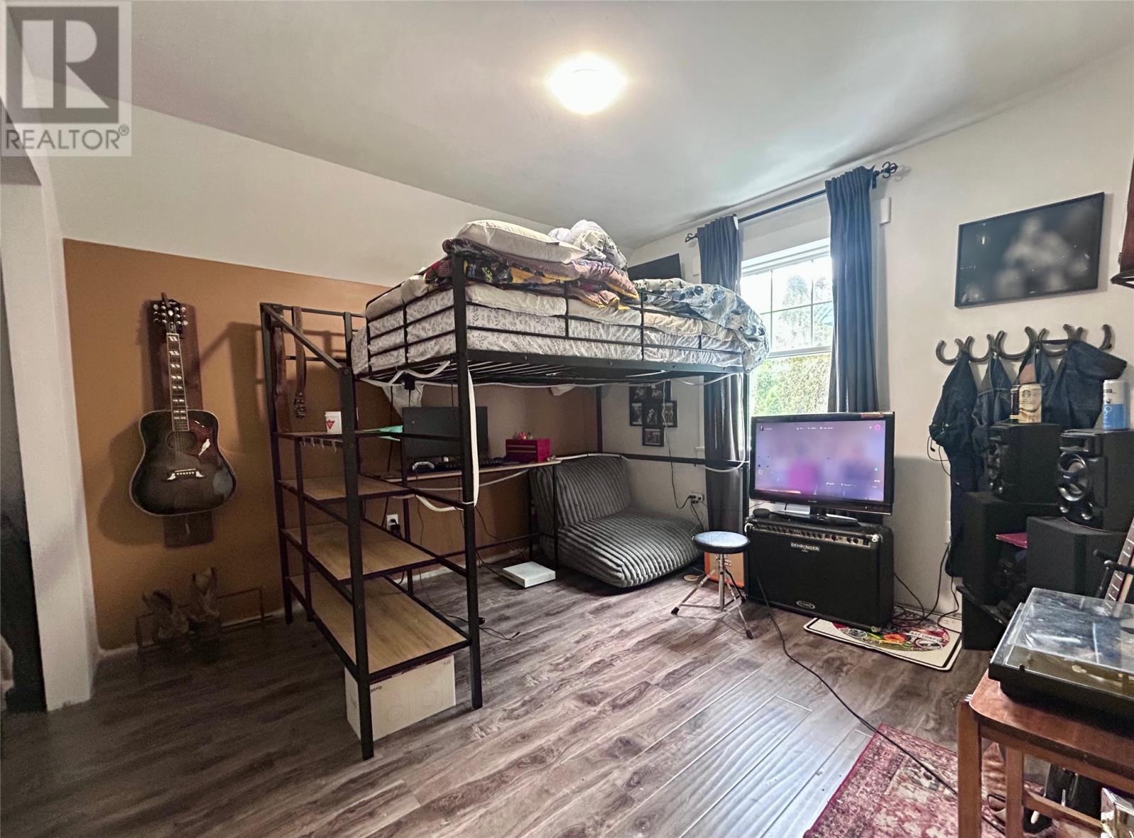 66 East Valley Road - 17