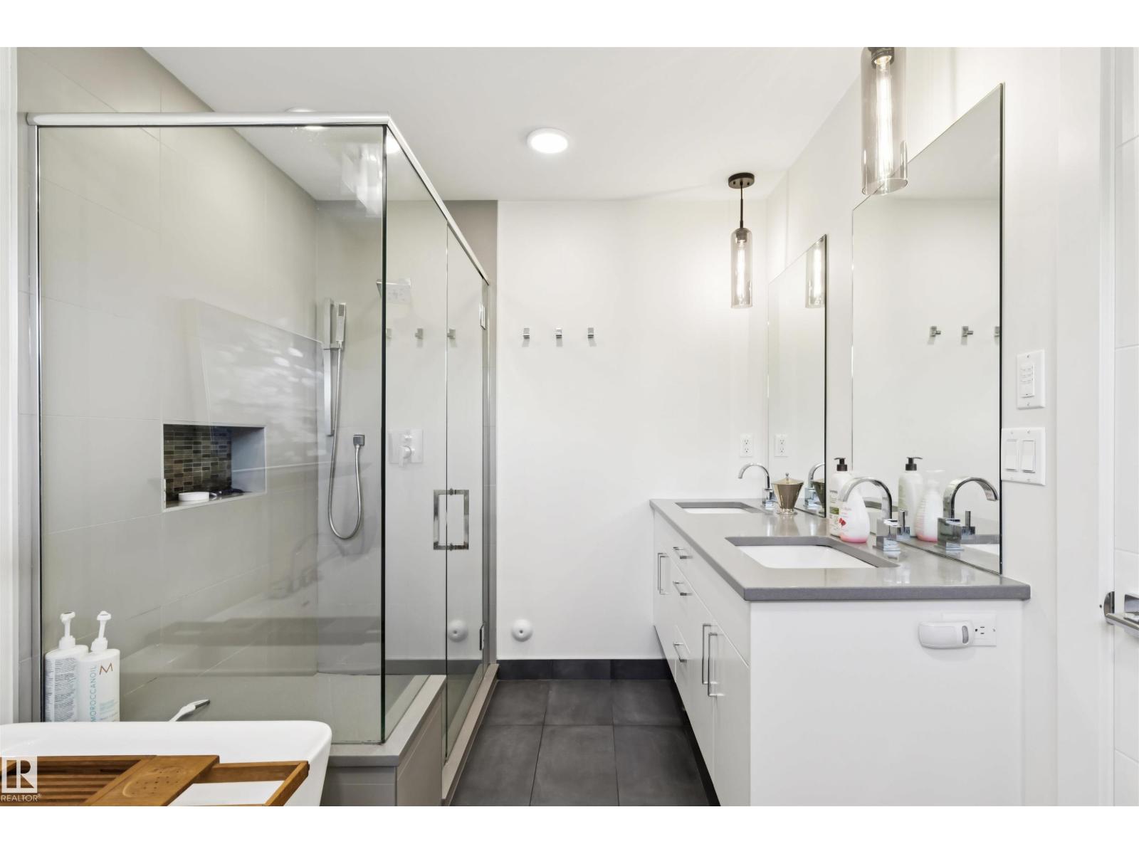 14528 85 AV NW — photo 42