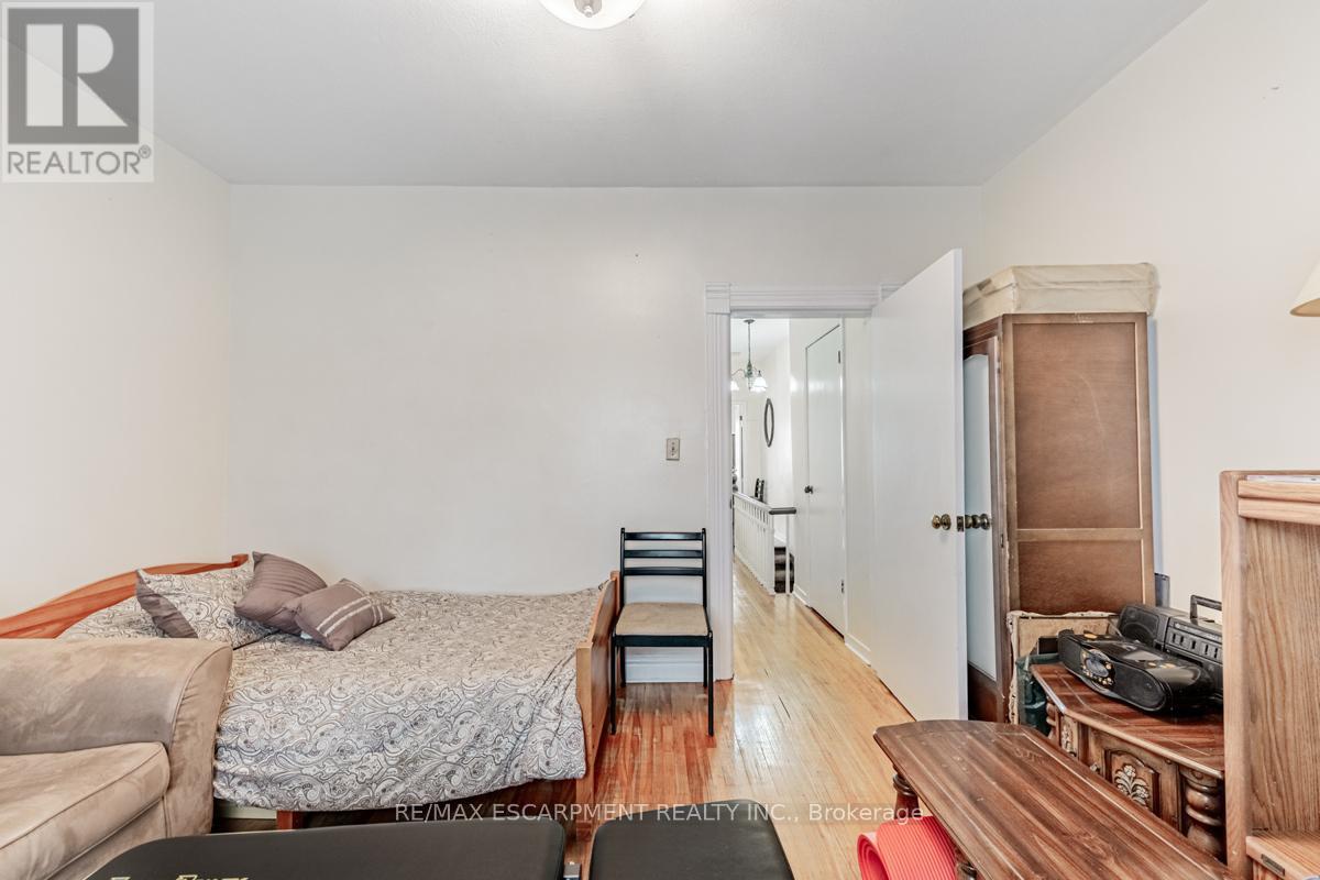 11 ALMA AVENUE - 15