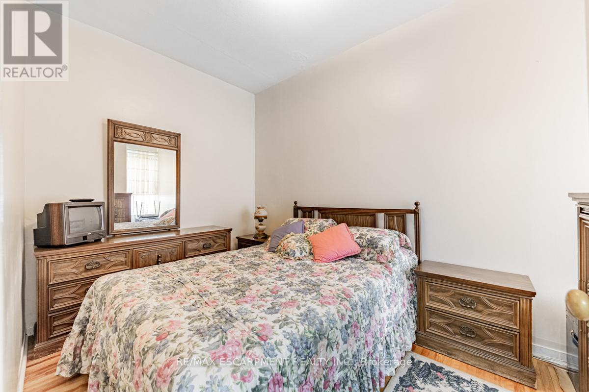 11 ALMA AVENUE - 16