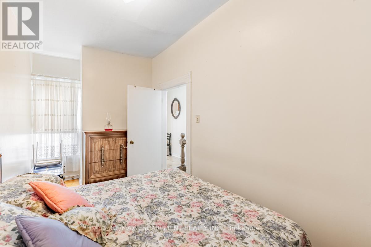 11 ALMA AVENUE - 17