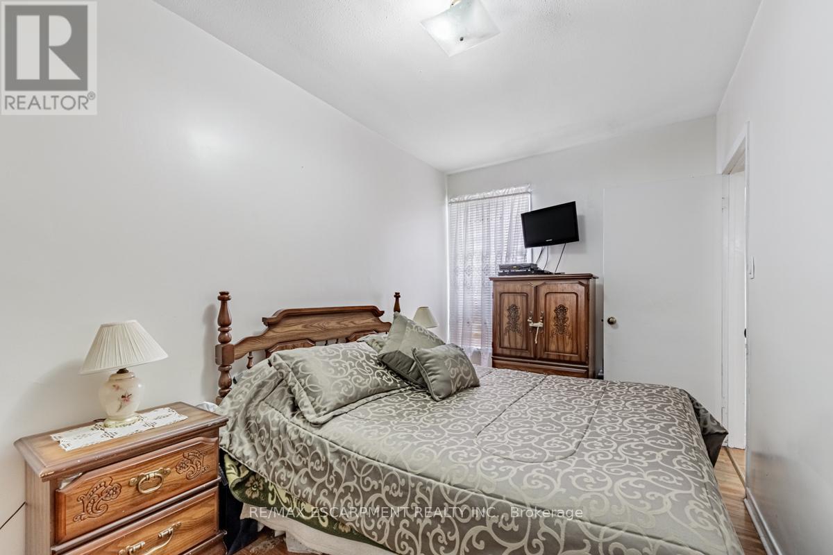 11 ALMA AVENUE - 22