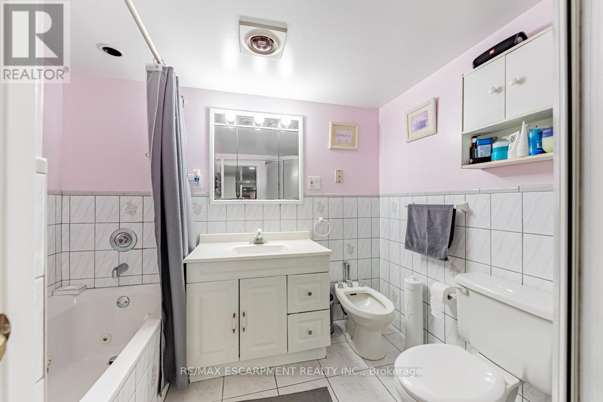 11 ALMA AVENUE - 25