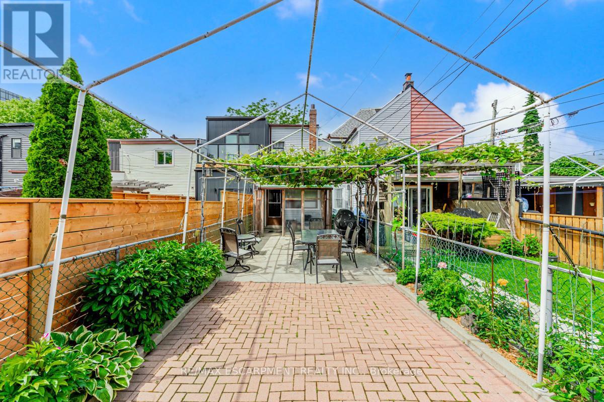11 ALMA AVENUE - 30