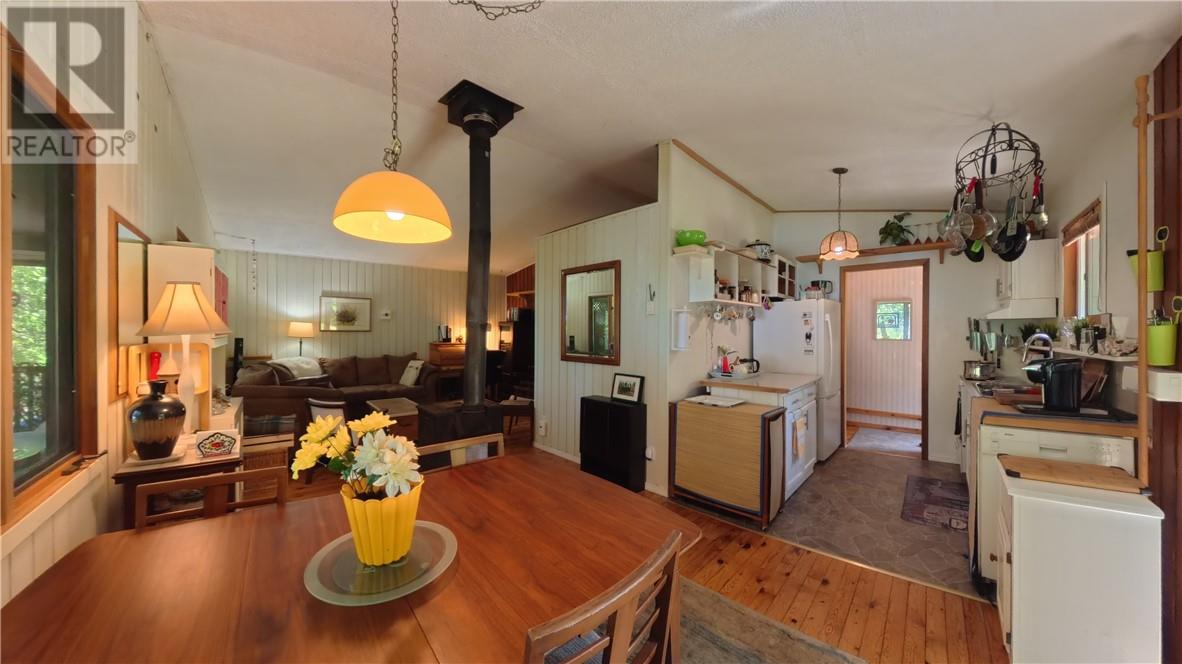214 Tamarack Lane - 10