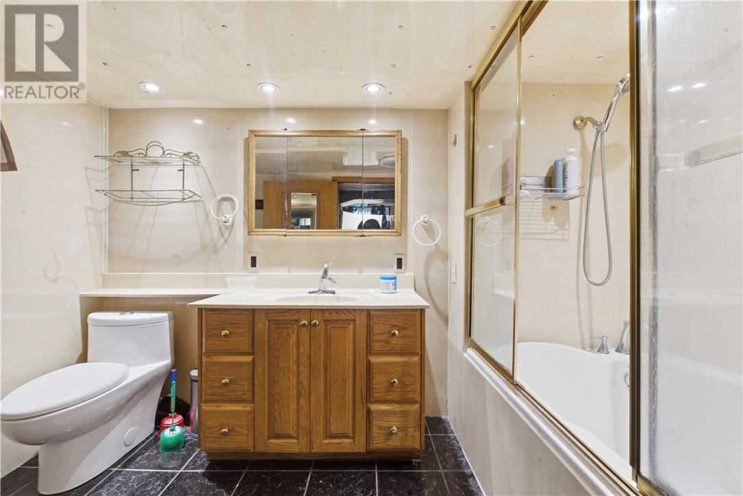 398 Bessie Avenue - 23