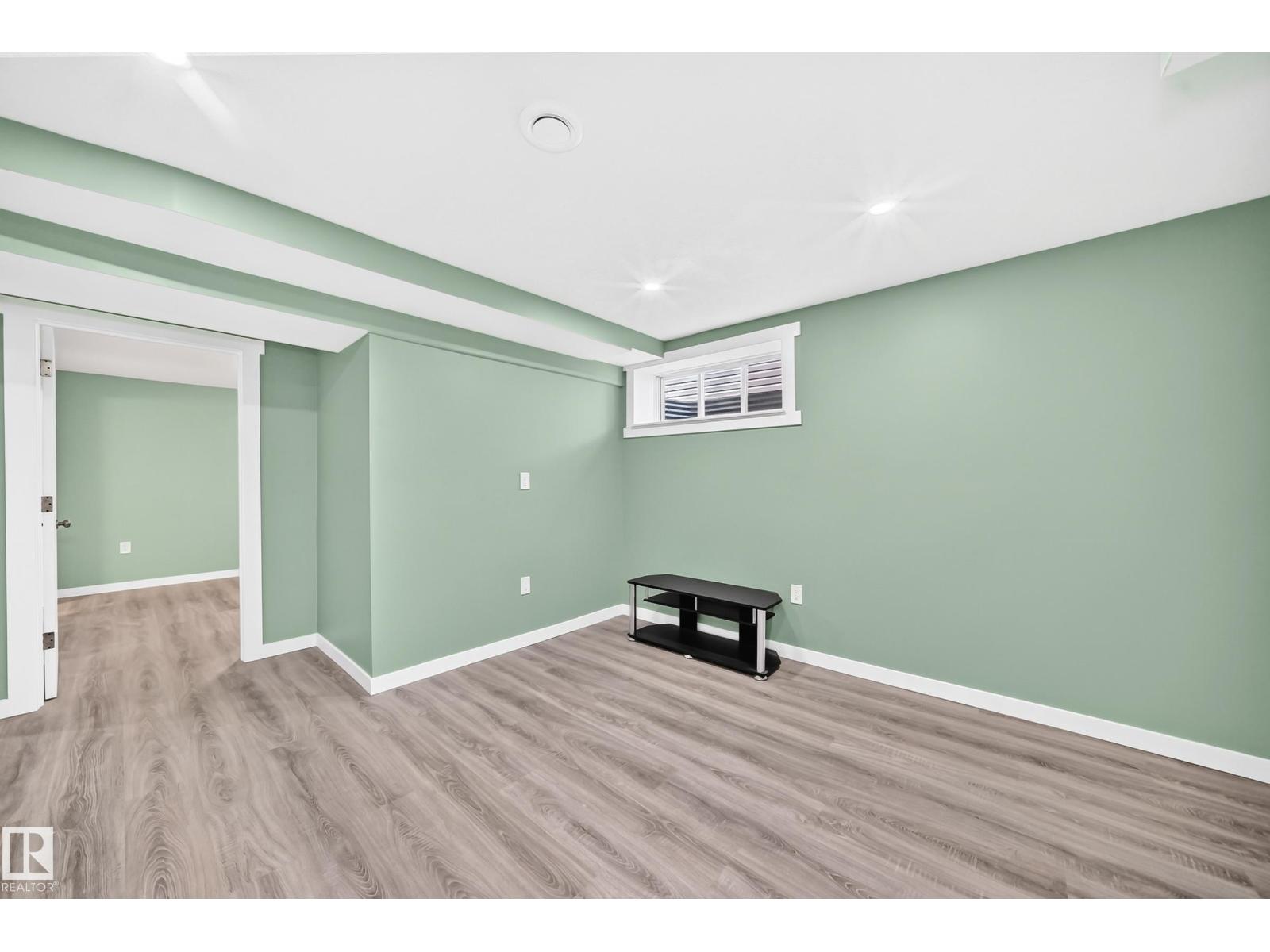 270 SUNCREST RD — photo 34