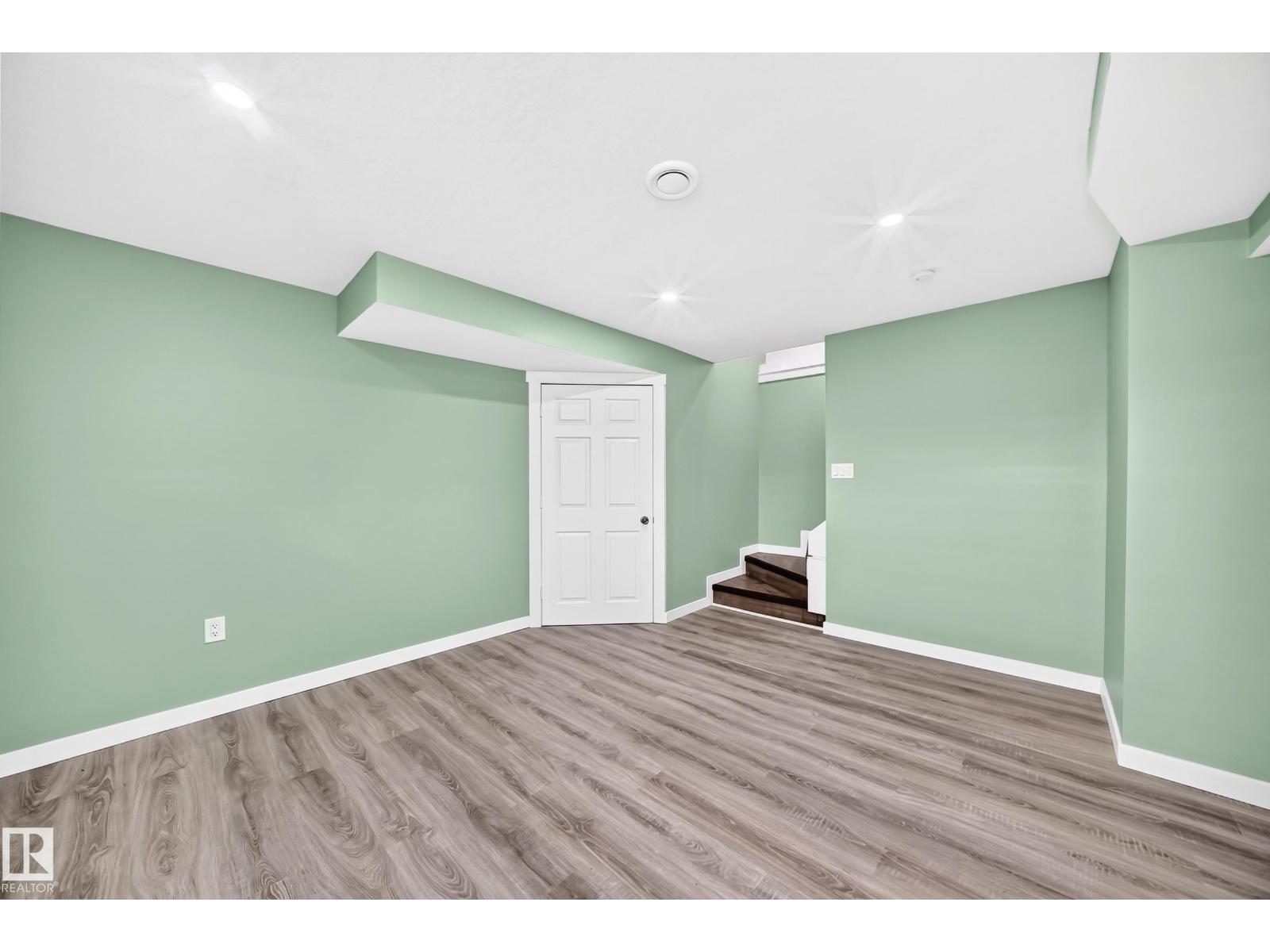 270 SUNCREST RD — photo 36
