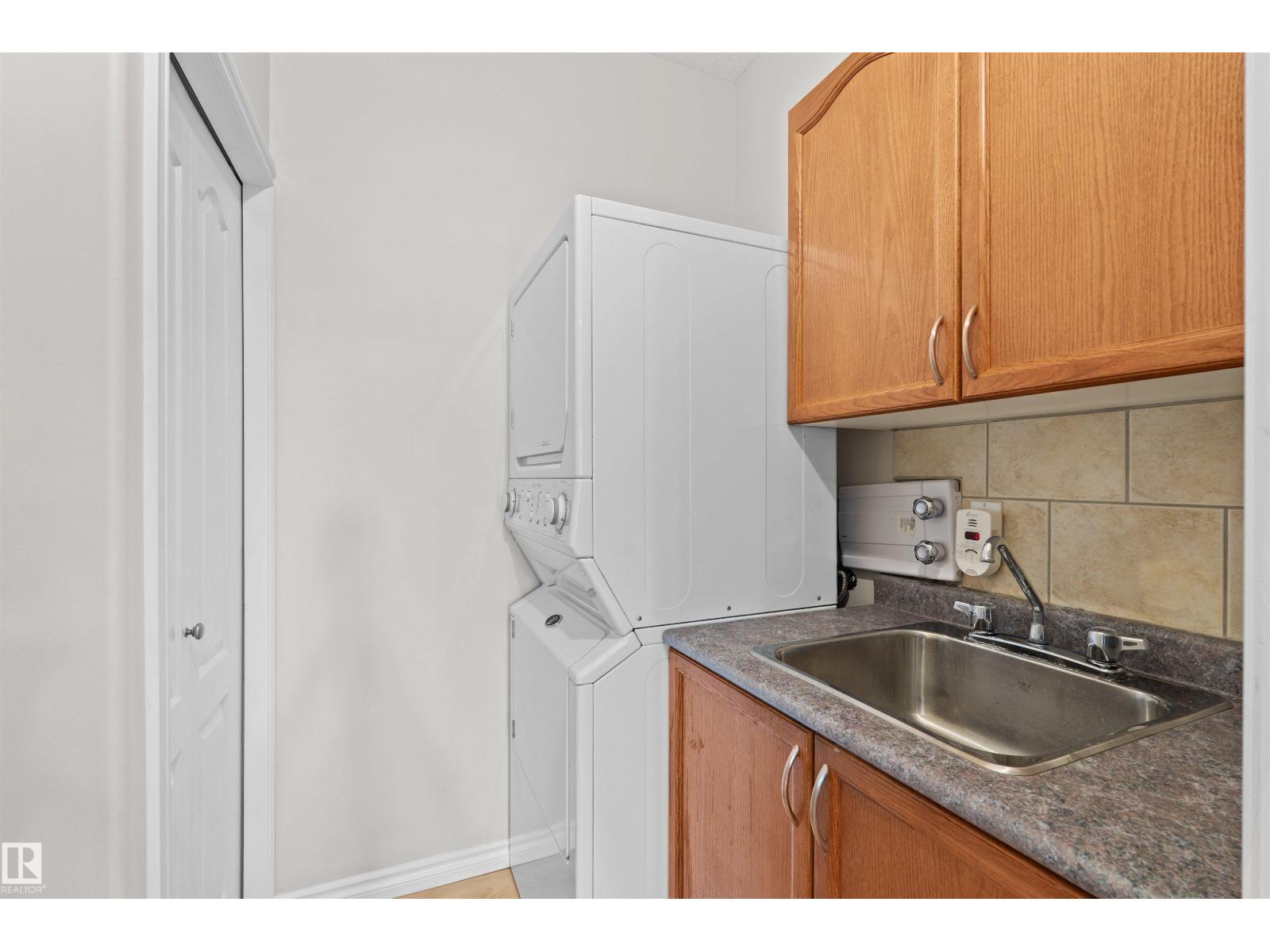 922 WALLBRIDGE PL NW — photo 28