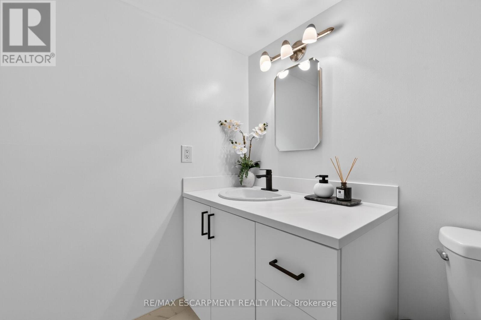 #1005 700 DYNES ROAD - 23