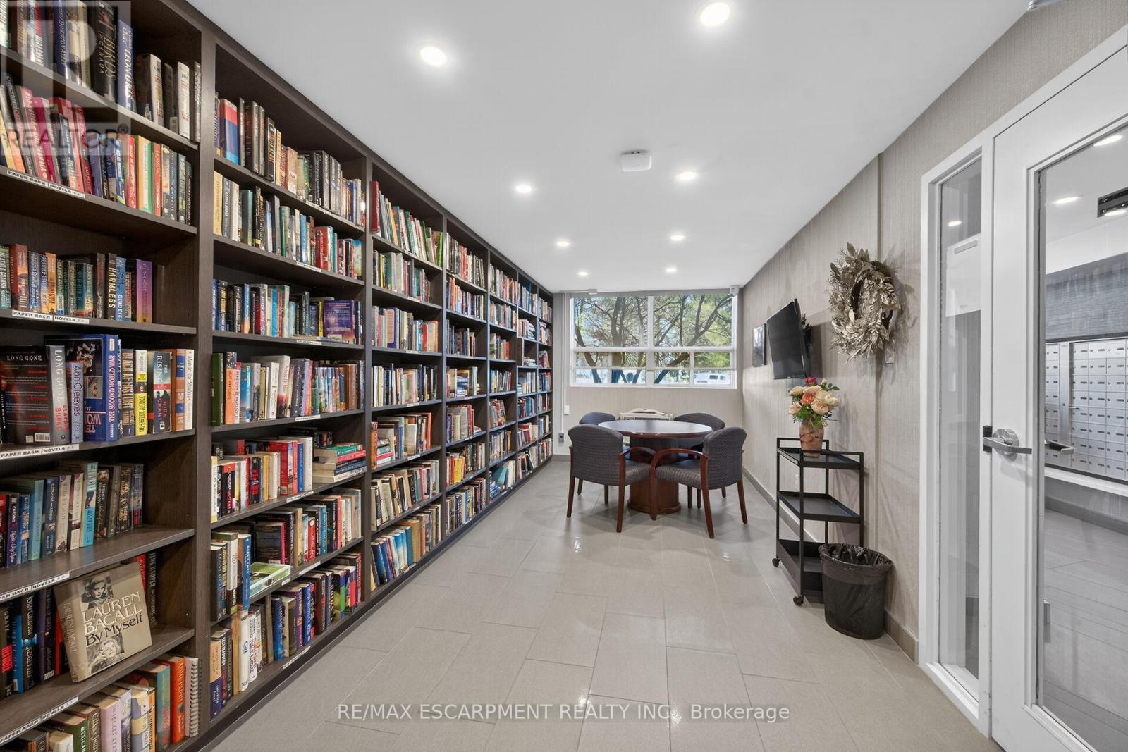 #1005 700 DYNES ROAD - 30