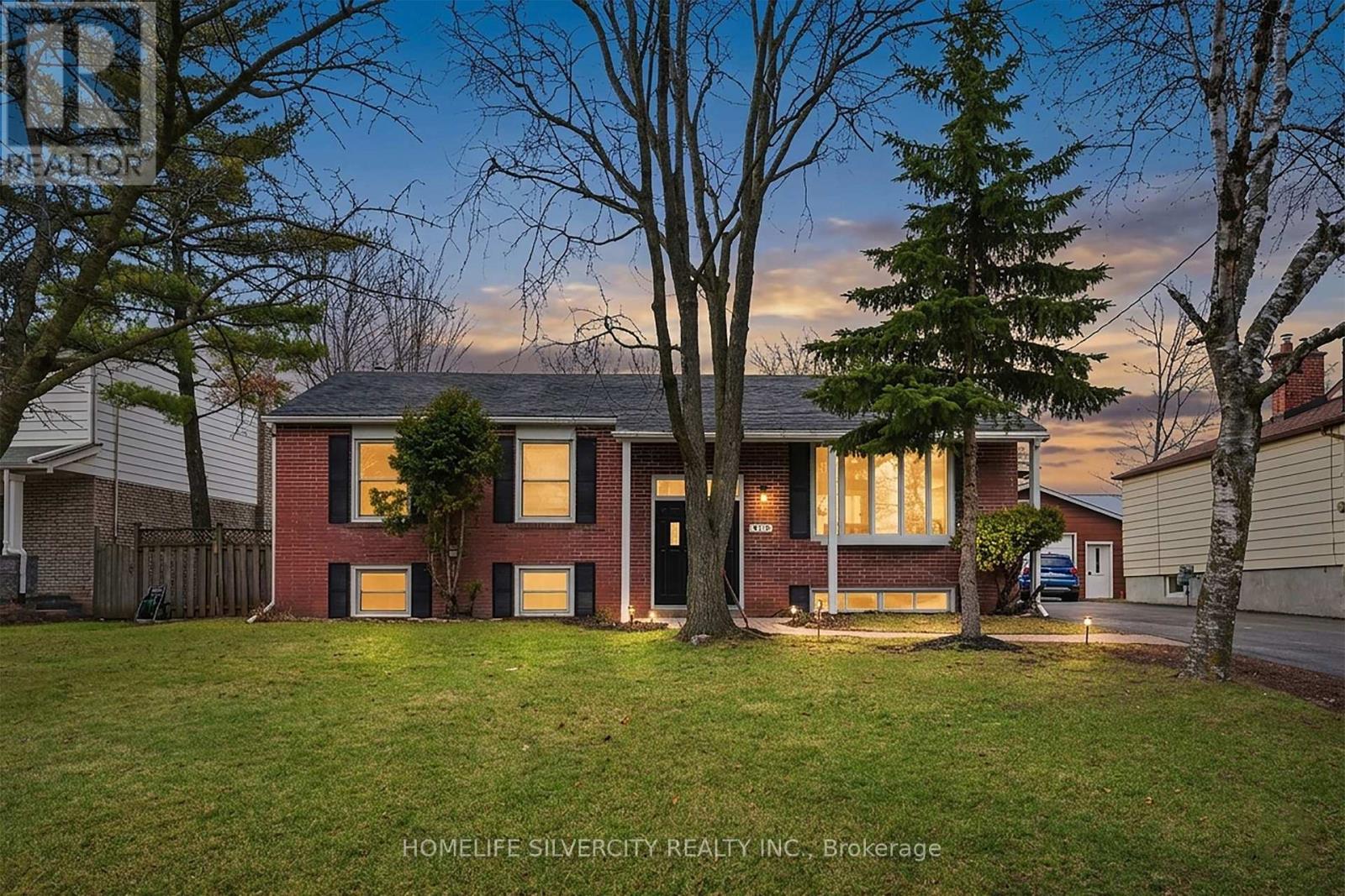 578 TRAFFORD CRESCENT - 1