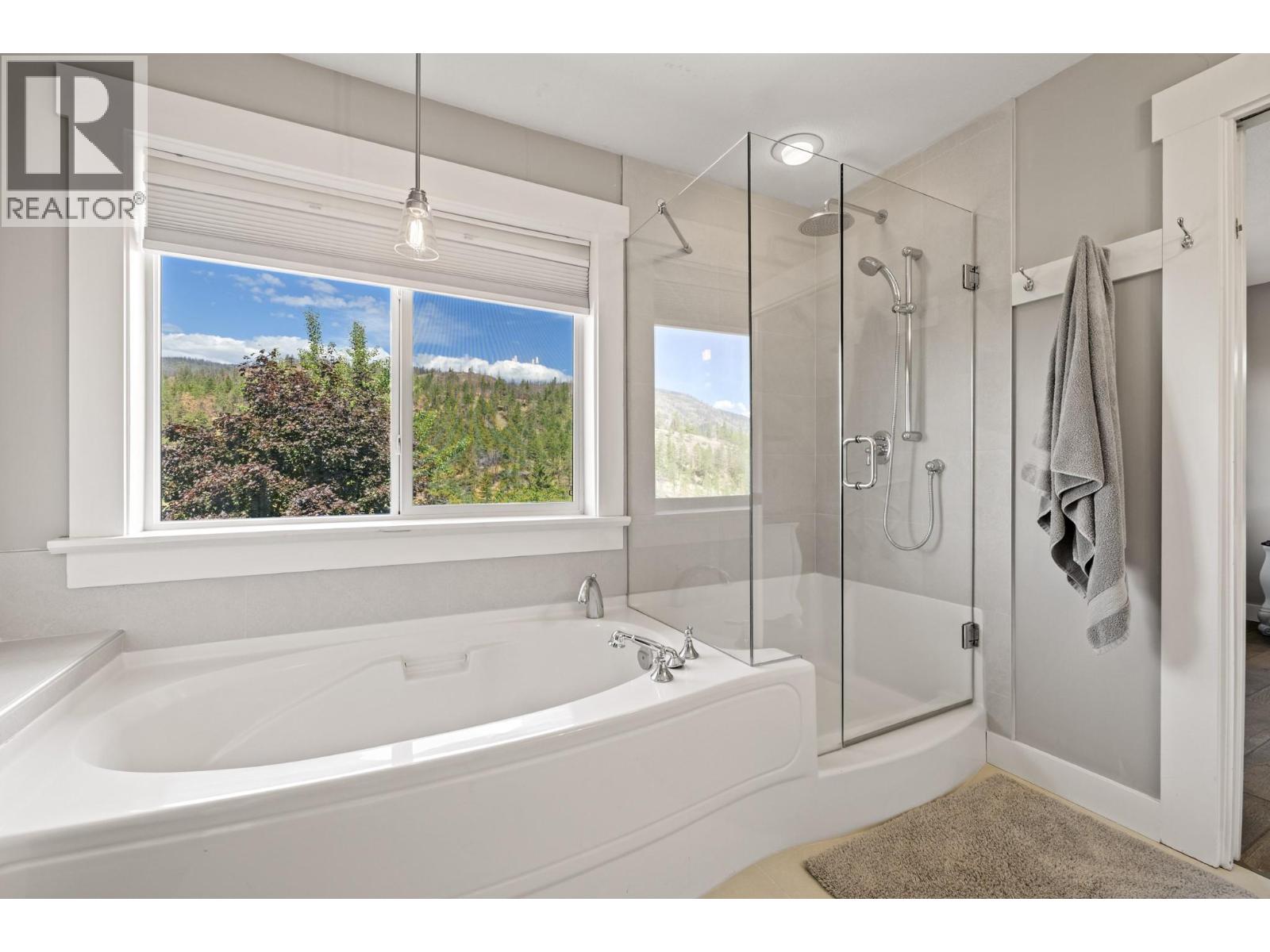  1143 Peak Point Drive, West Kelowna