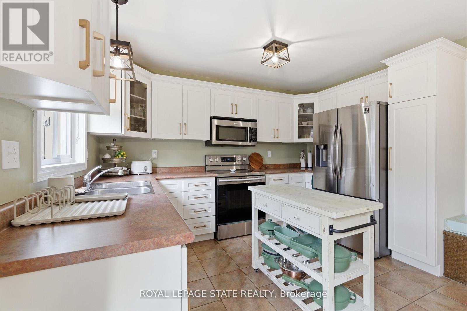 84 DUNCAIRN CRESCENT - 10