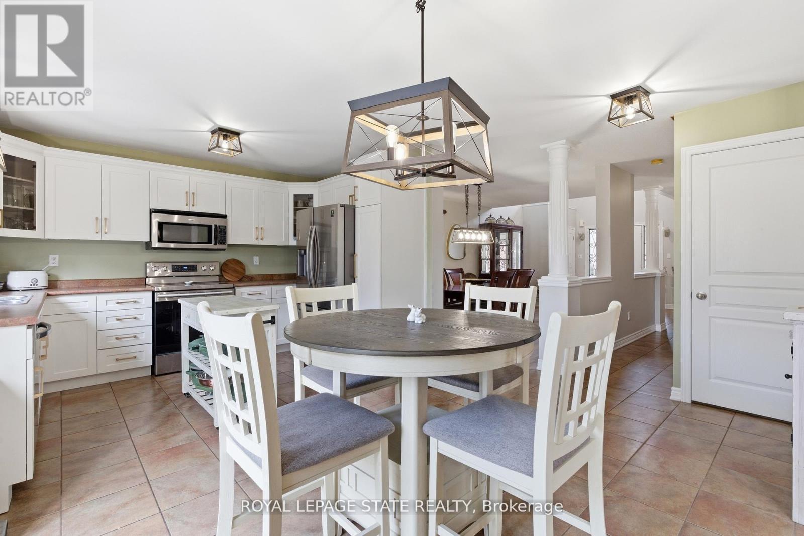 84 DUNCAIRN CRESCENT - 13