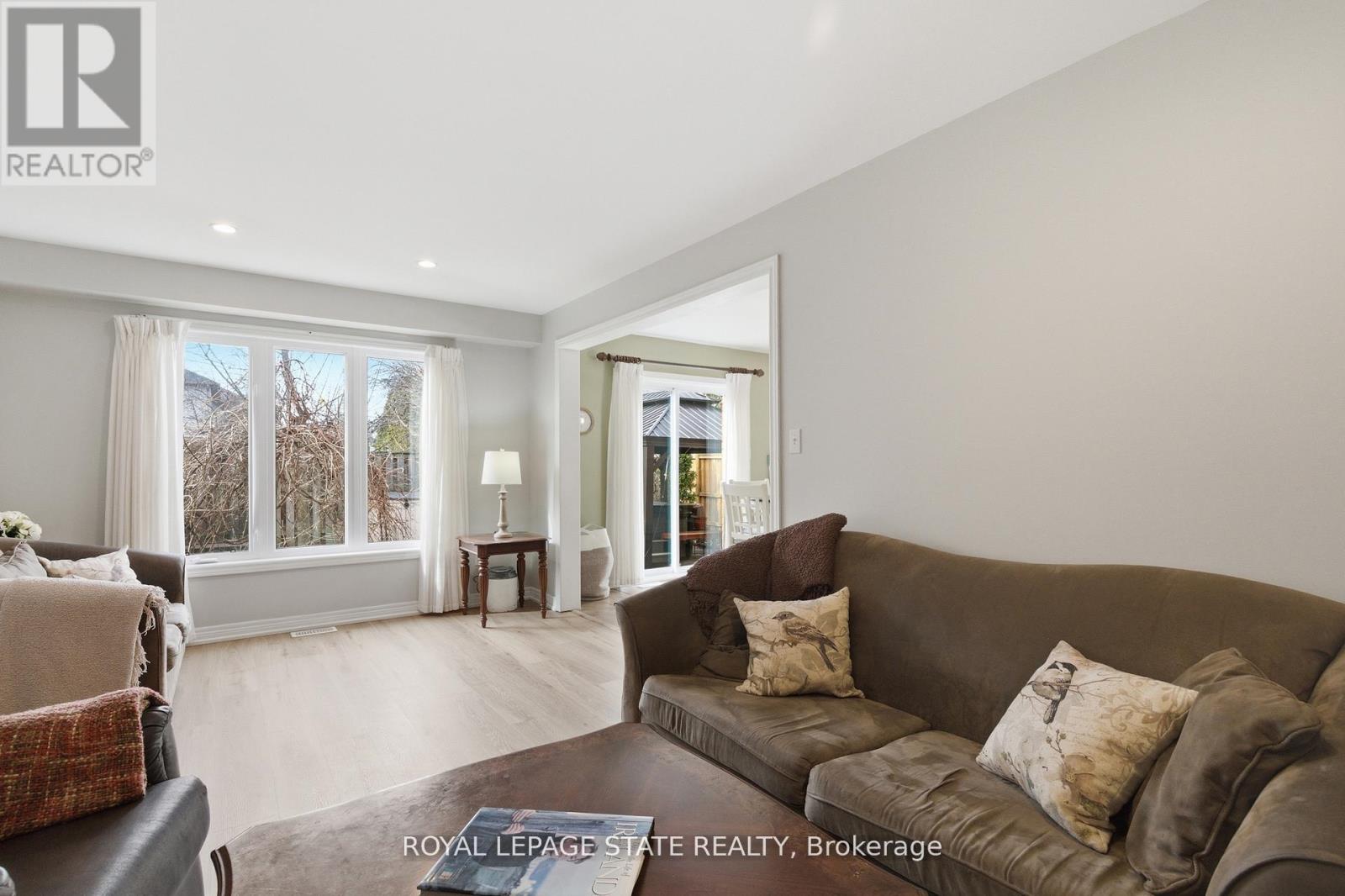 84 DUNCAIRN CRESCENT - 17