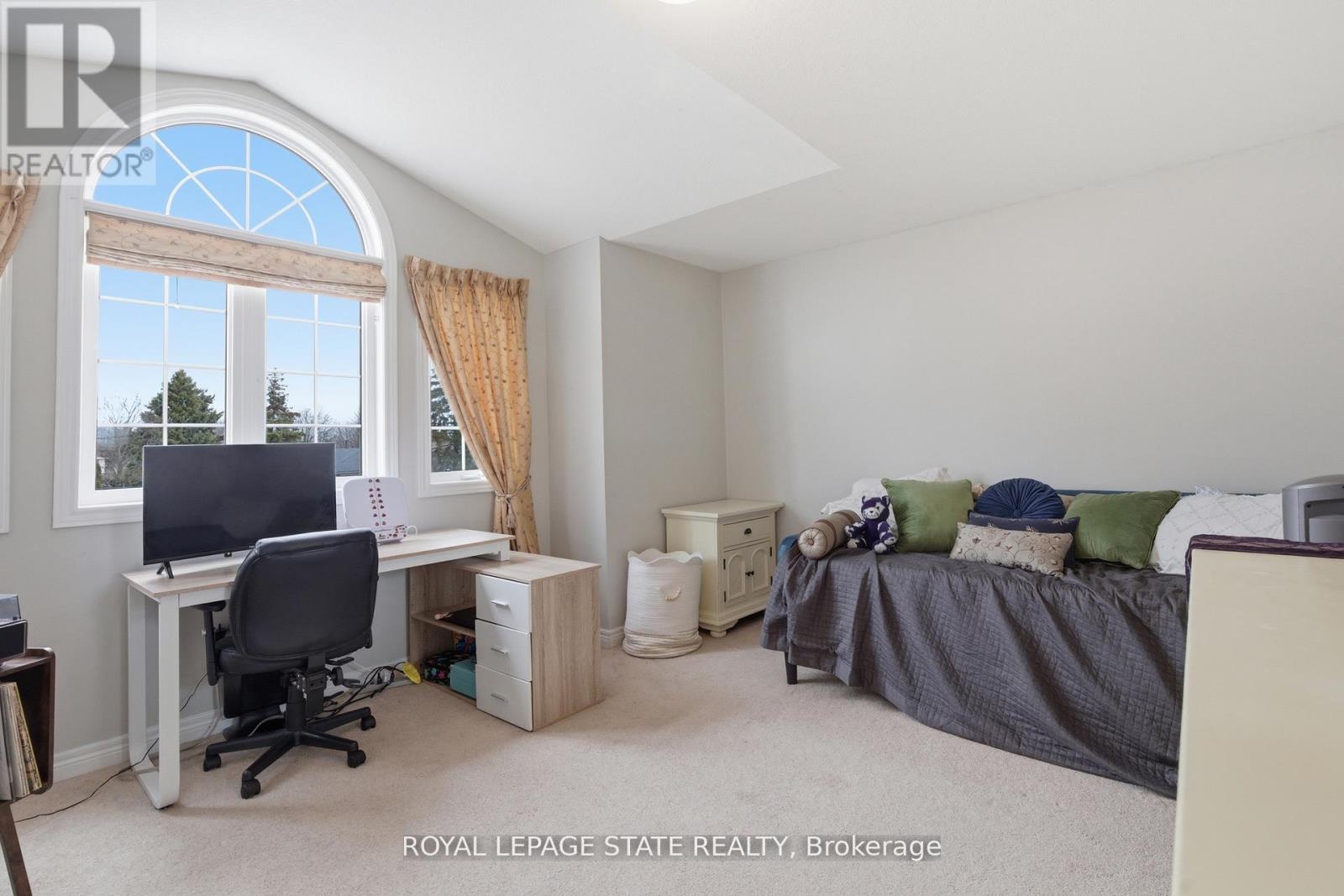 84 DUNCAIRN CRESCENT - 26
