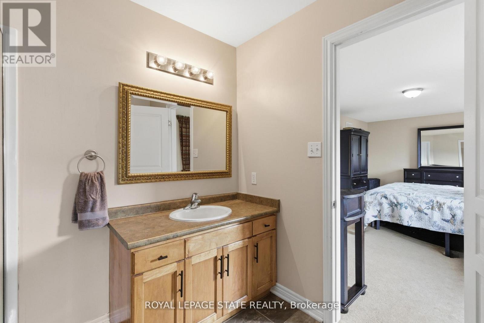 84 DUNCAIRN CRESCENT - 32