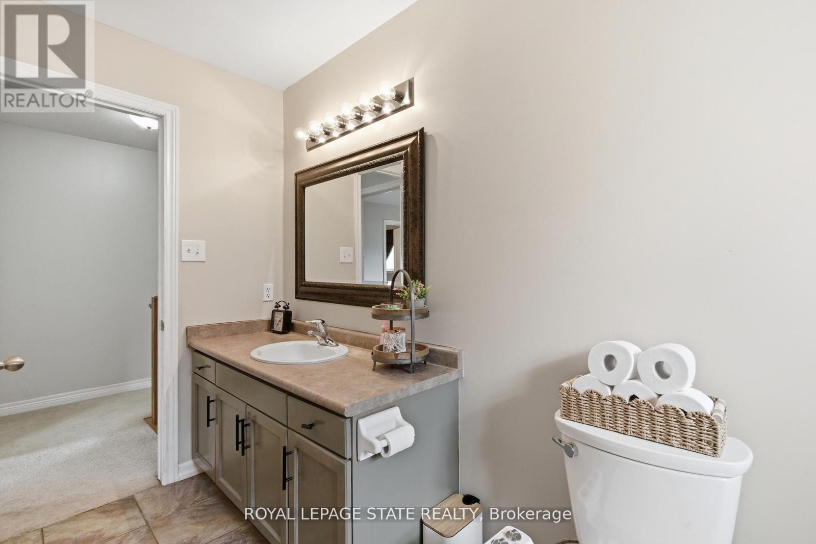 84 DUNCAIRN CRESCENT - 35