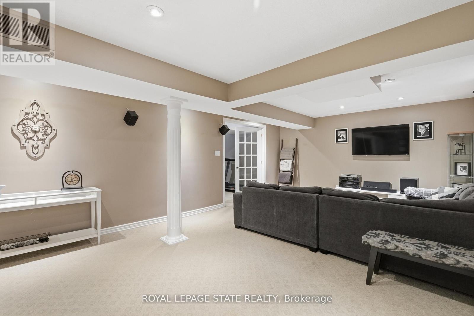 84 DUNCAIRN CRESCENT - 39