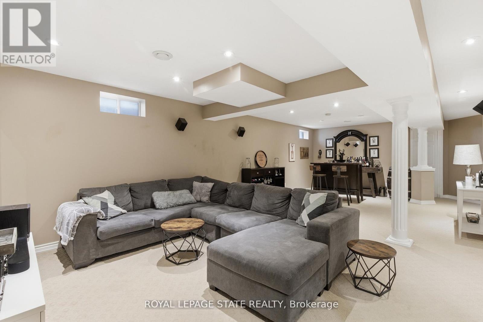 84 DUNCAIRN CRESCENT - 41