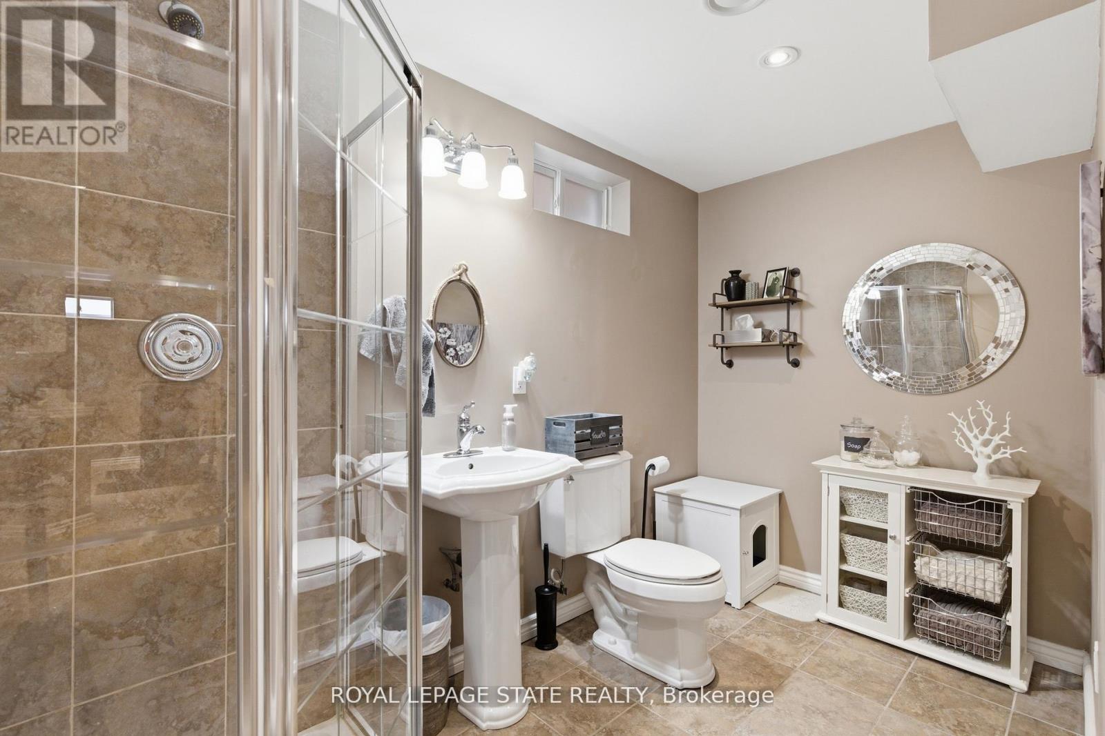 84 DUNCAIRN CRESCENT - 44