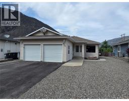 304 9th Avenue, Keremeos