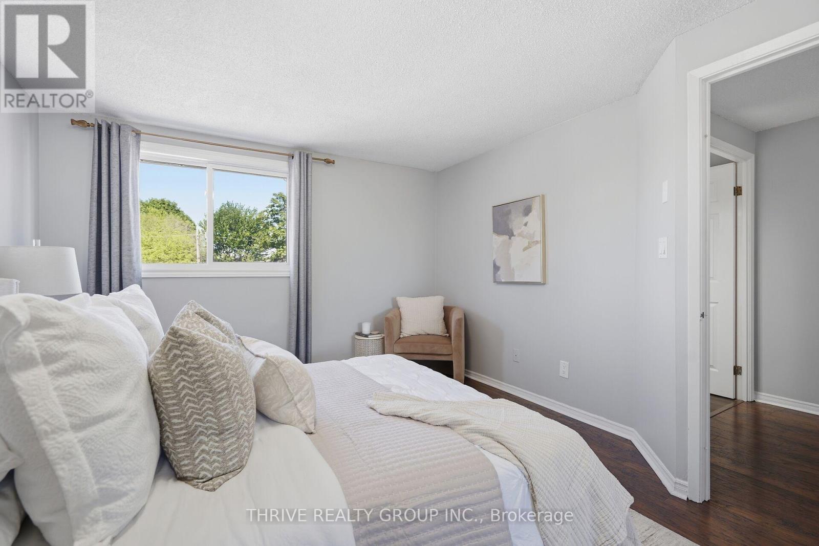 #10 215 COMMISSIONERS ROAD W - 16