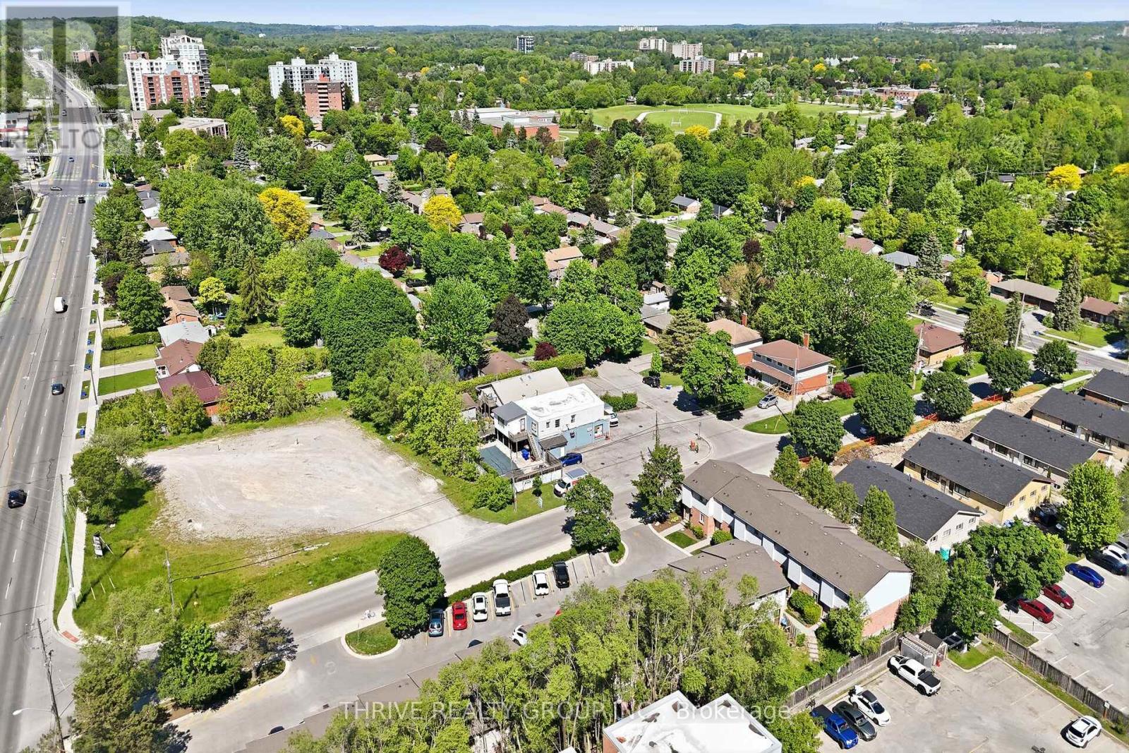 #10 215 COMMISSIONERS ROAD W - 32