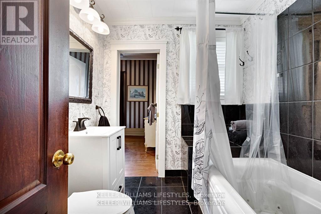 93 SARAH STREET - 28