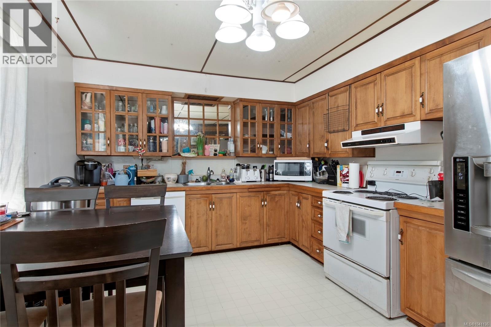 7602 Island Hwy N - 11
