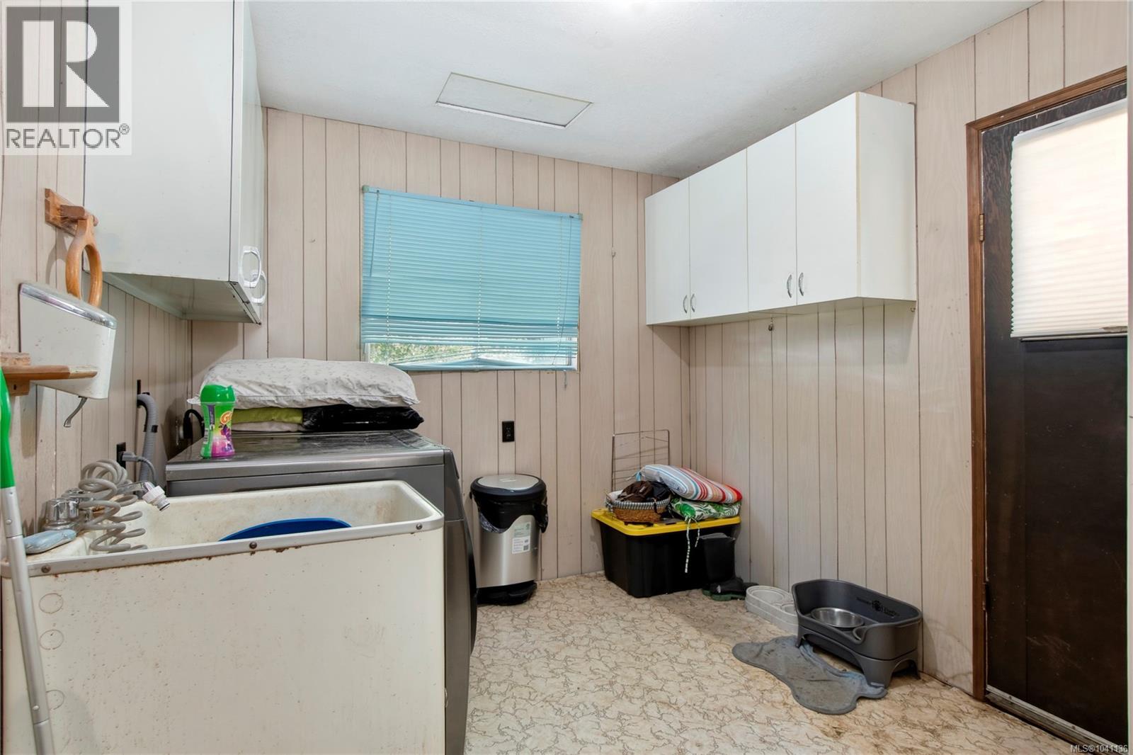 7602 Island Hwy N - 16