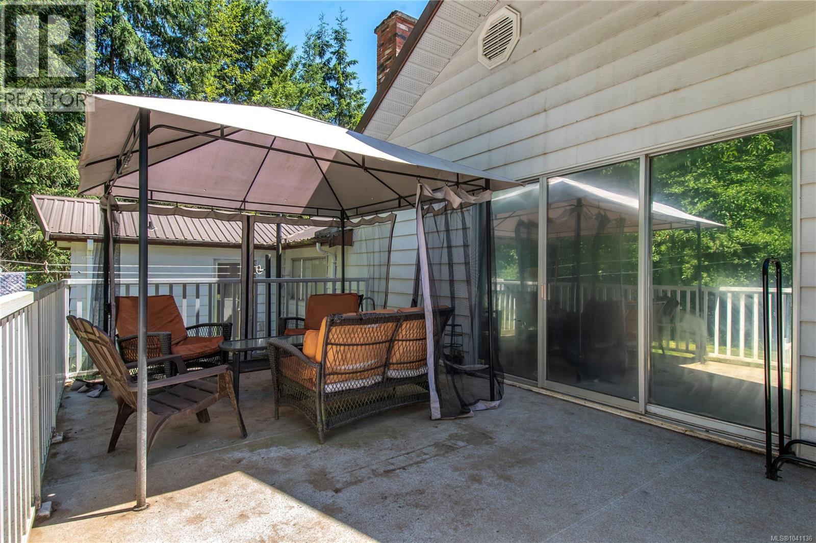 7602 Island Hwy N - 25